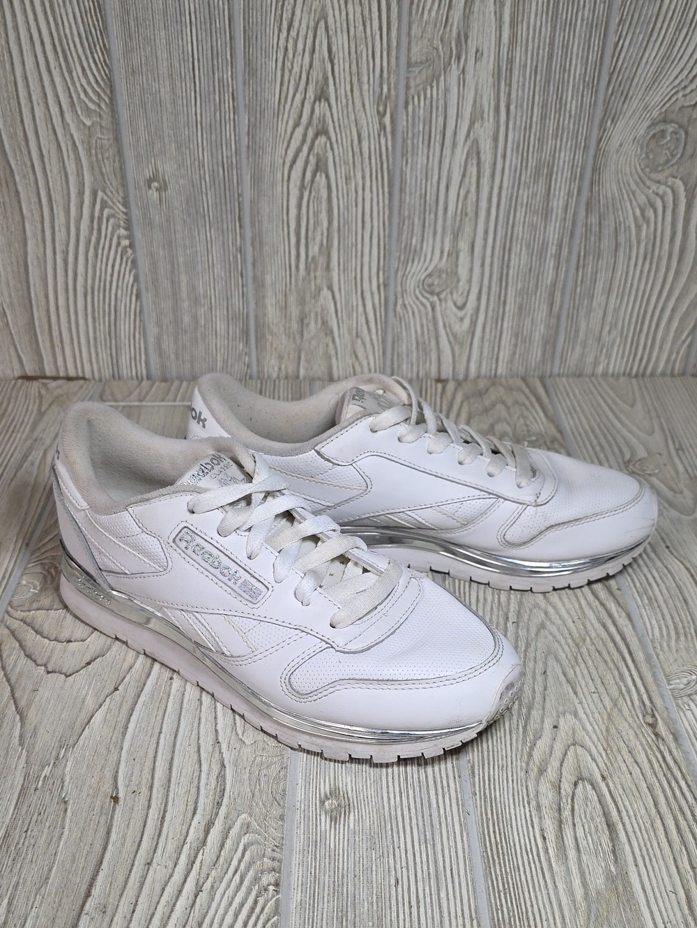 Reebok Classic Leather Sneakers White and Silver Womens Size 7.5